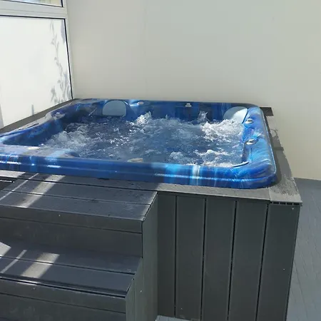 아파트 Nature 2 With Pool 아르코다카헤타